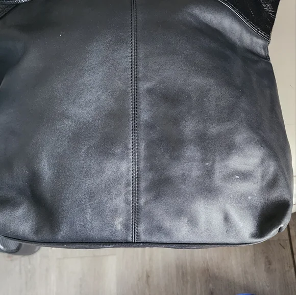 Coach Laura Black Leather And Patent Leather Tote Bag - Picture 4 of 7